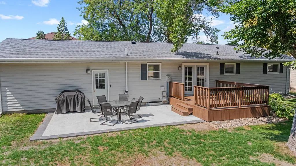 807 Hackberry Drive, Marshall
