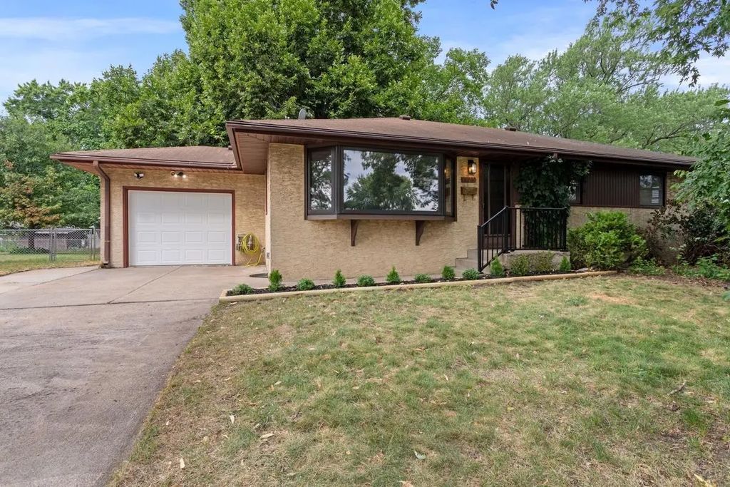 5725 Northport Drive, Brooklyn Center