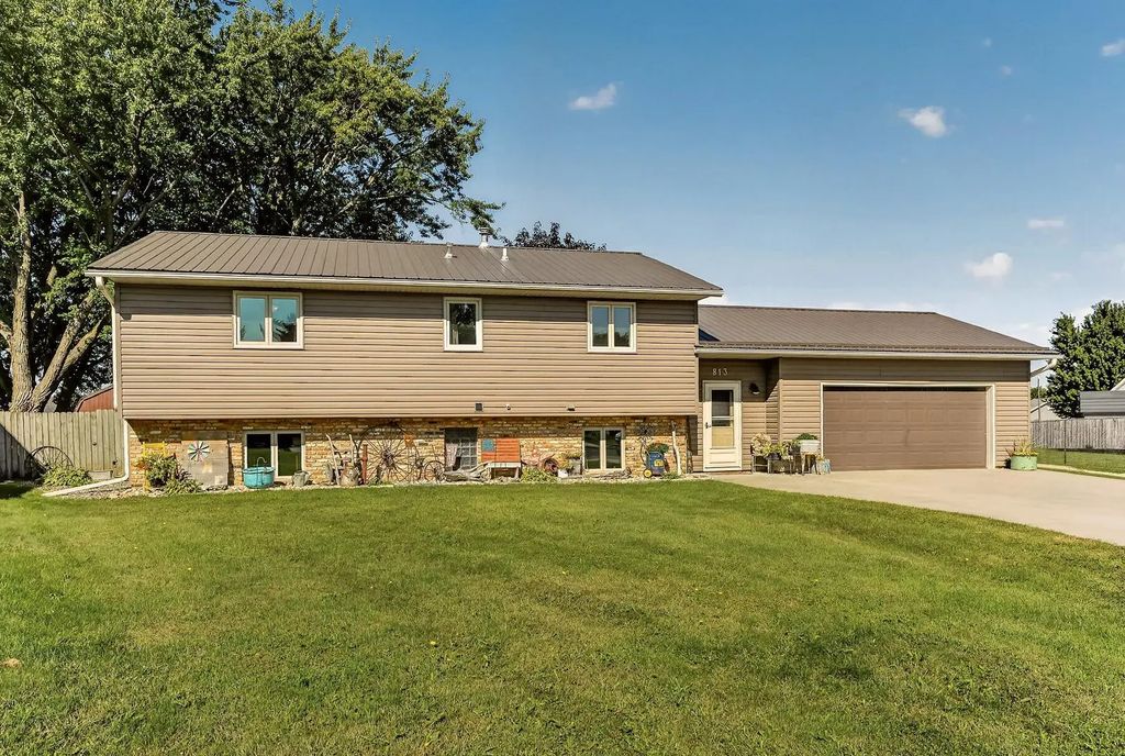 813 3rd Avenue Se, Stewartville