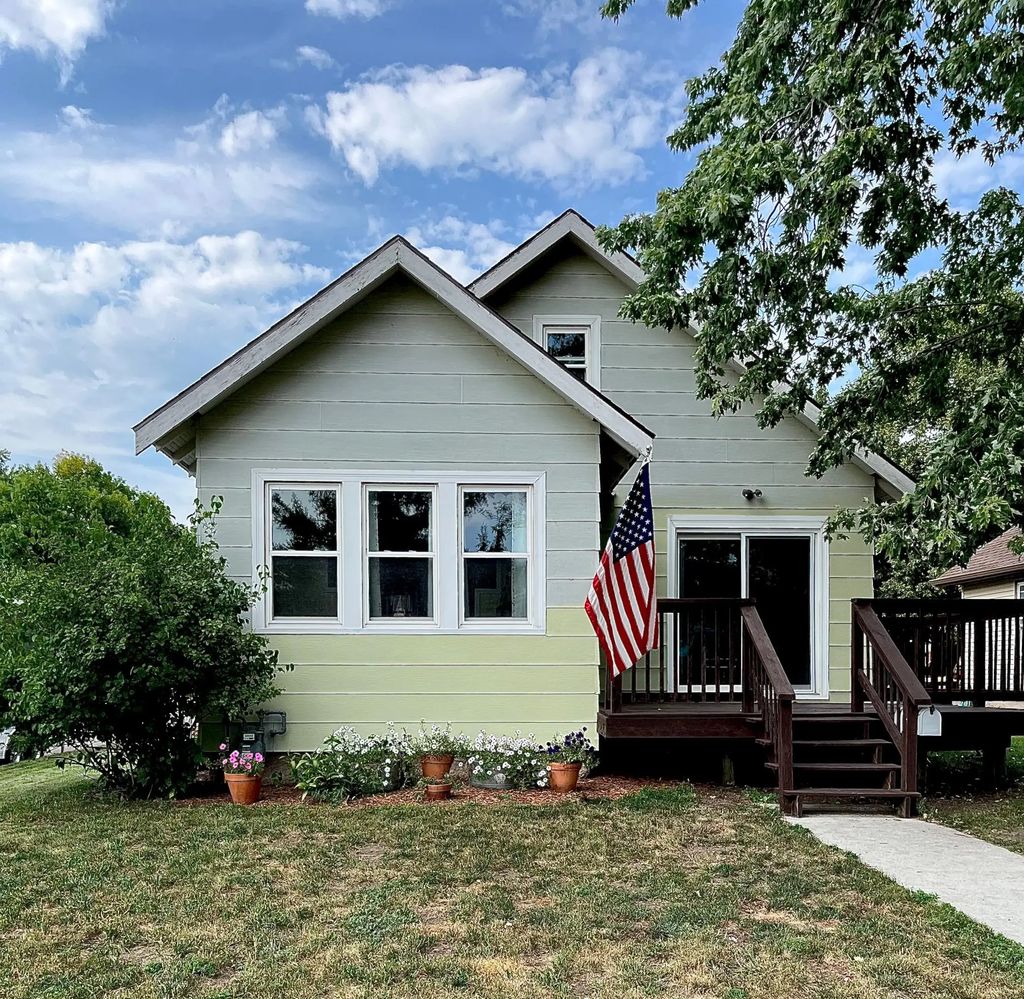 914 13th Street, Windom