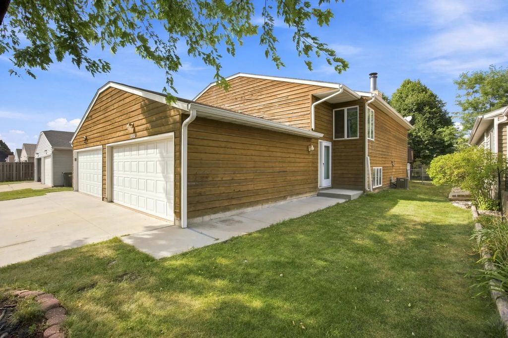 1513 28th Avenue S, Fargo