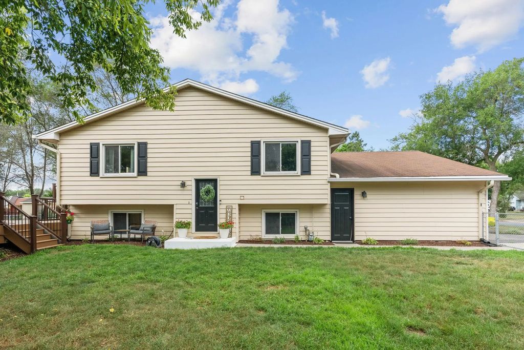 2728 111th Avenue Nw, Coon Rapids