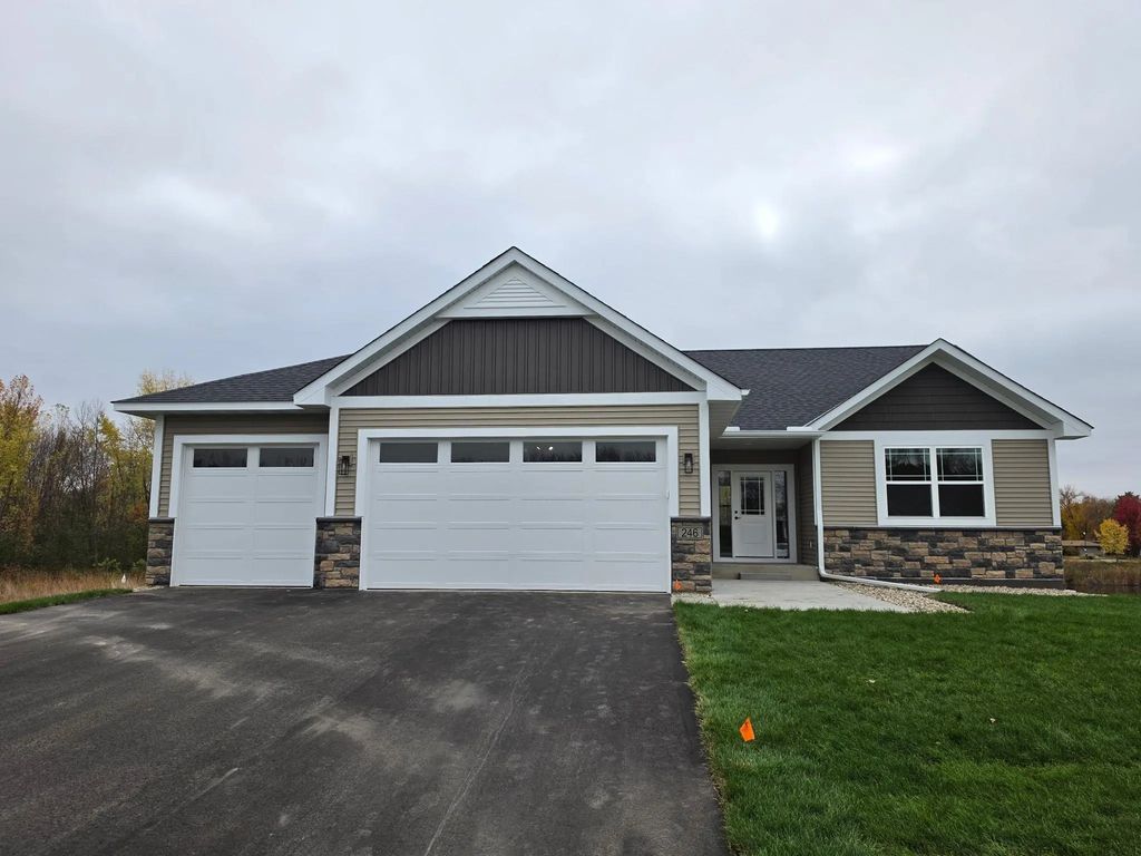 246 10th Avenue Ne, Hutchinson
