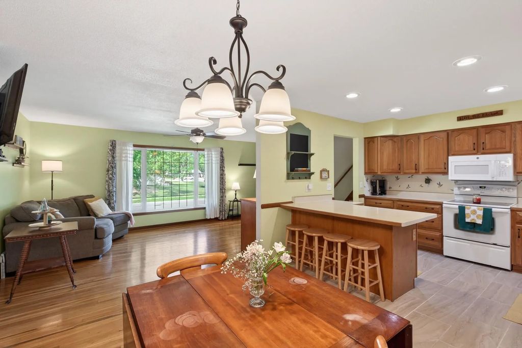 1094 Lowell Drive, Apple Valley