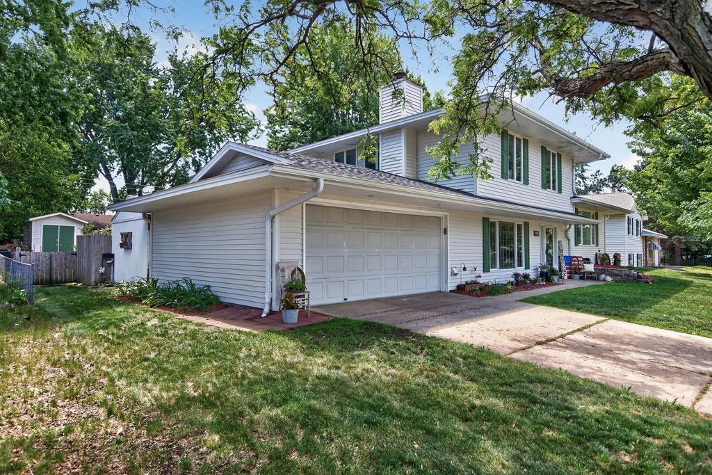1094 Lowell Drive, Apple Valley