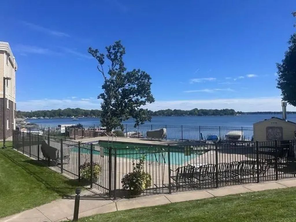2400 Interlachen Road 119, Spring Park