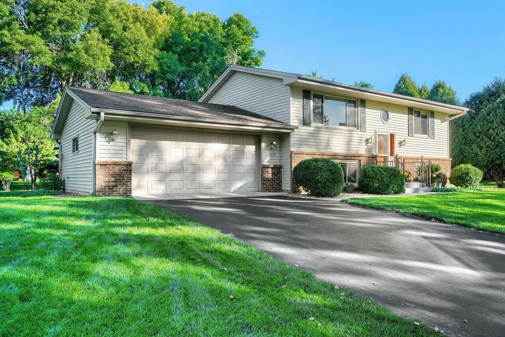 16820 Honeysuckle Lane, Eden Prairie