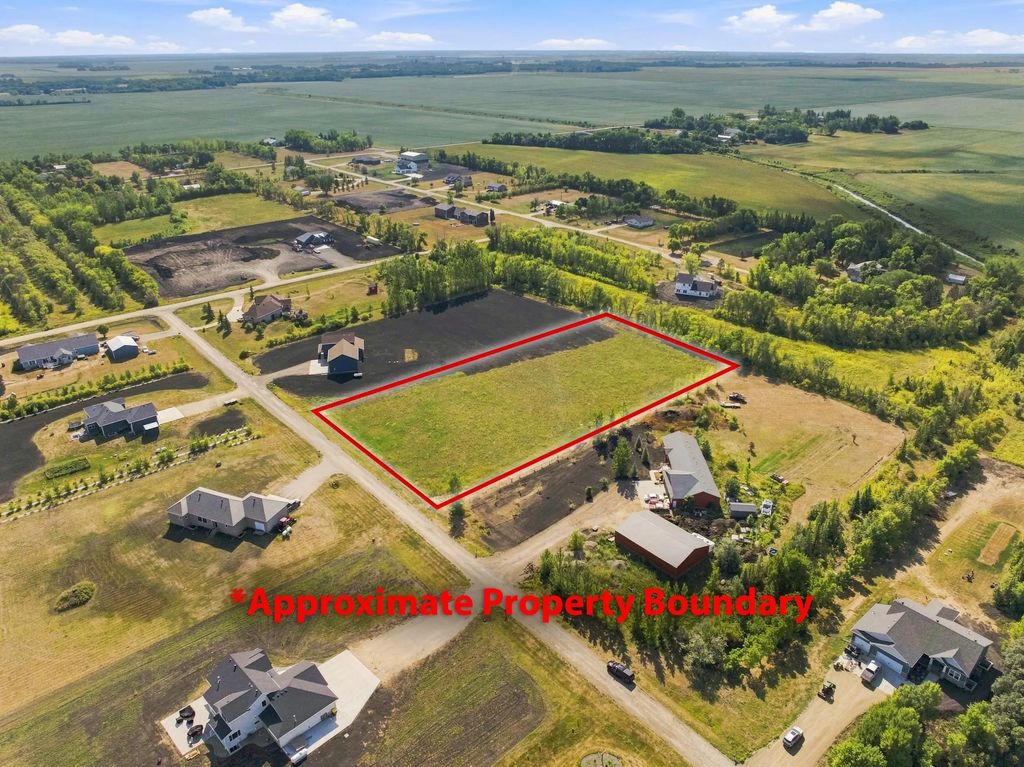 16864 Orchard Boulevard W, Harwood