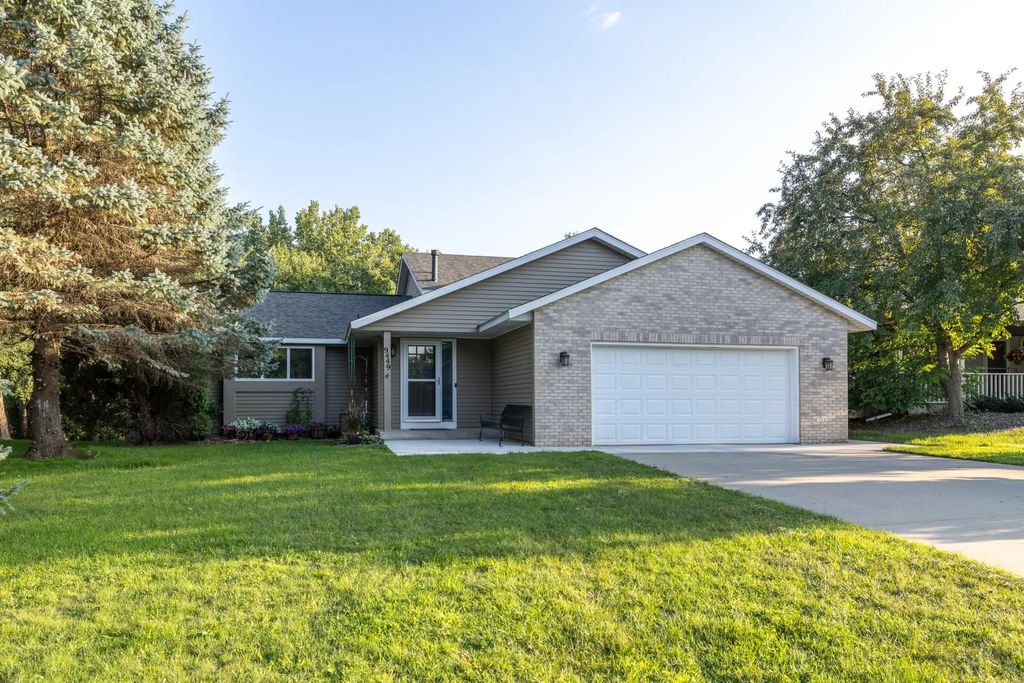 9449 83rd Street S, Cottage Grove