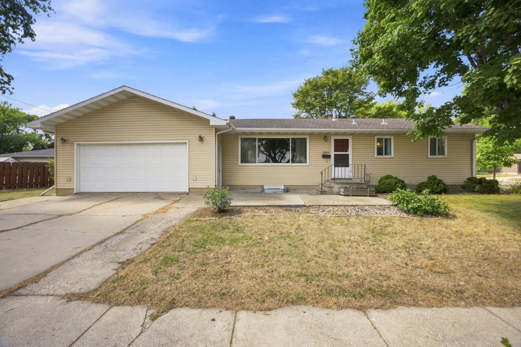 2101 20th Street S, Moorhead