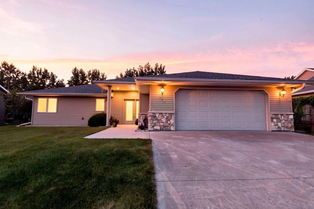 820 Willow Drive, Hutchinson