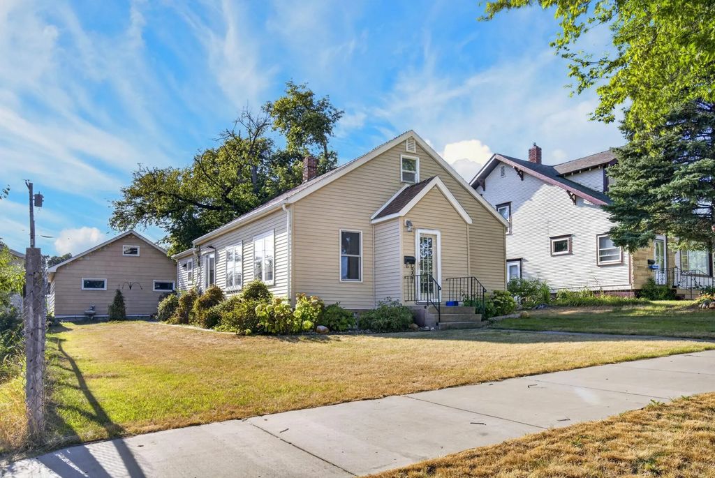 521 5th Avenue Nw, Valley City