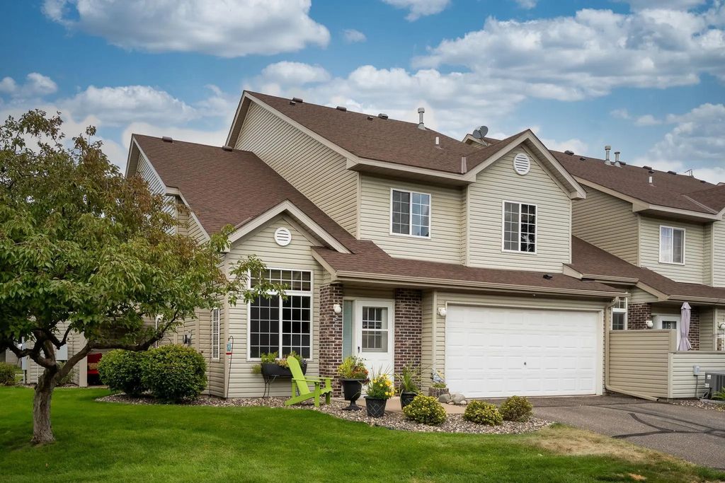 2441 Oakridge Circle, Hudson