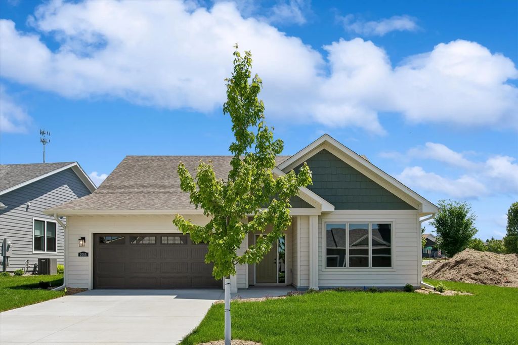 2015 Erie Drive, Northfield