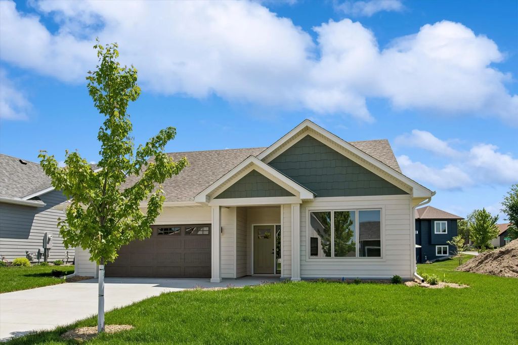 2015 Erie Drive, Northfield