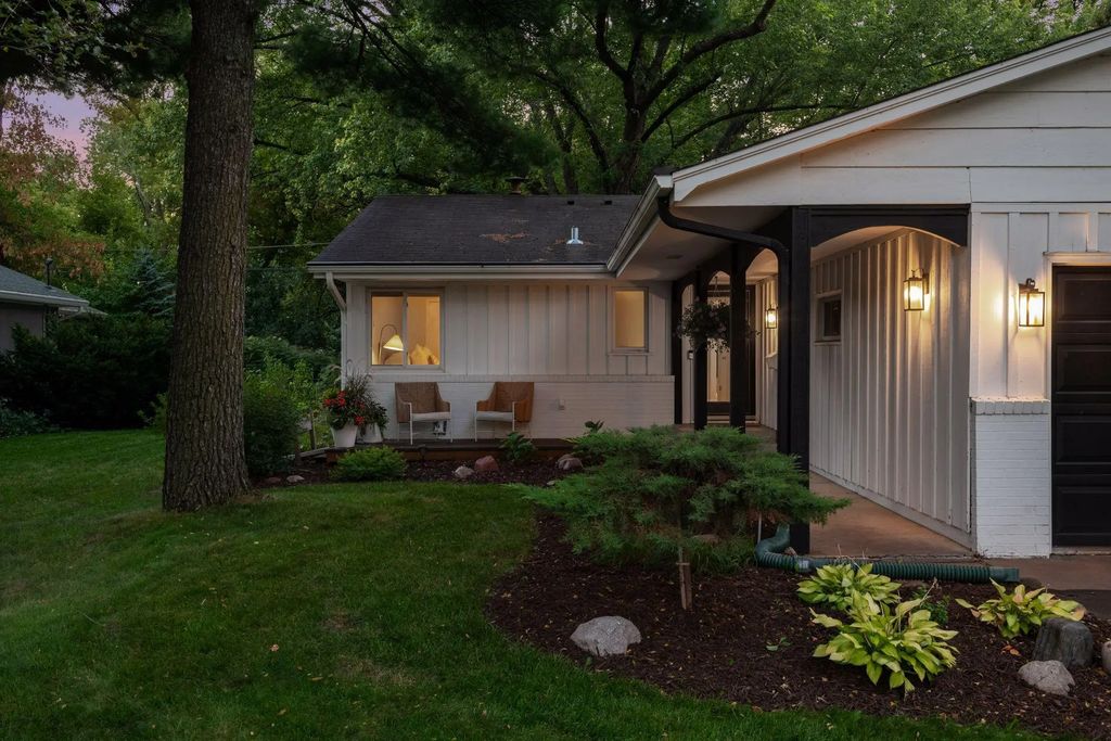 4440 Vandervork Avenue, Edina