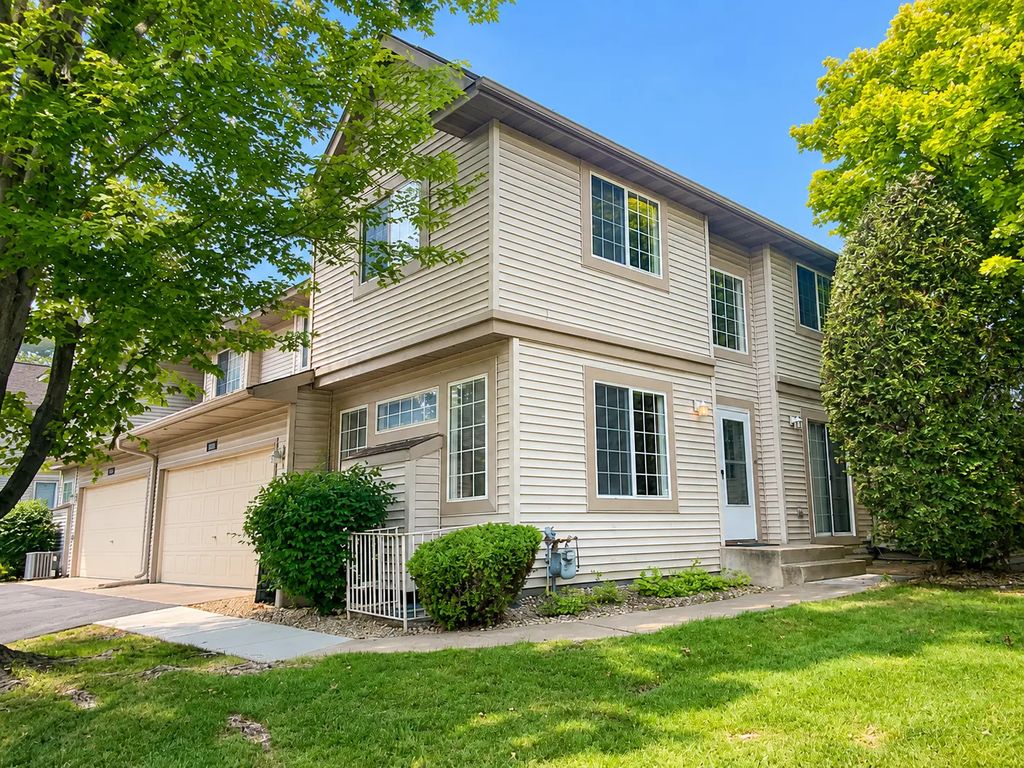 1088 Lovell Avenue W, Roseville