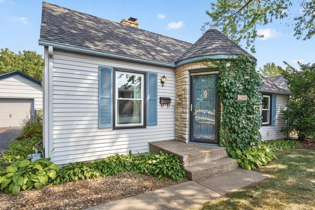 606 1st Avenue Ne, Osseo