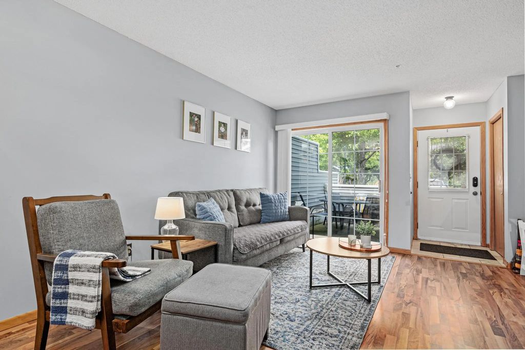 483 Mission Hills Way E, Chanhassen