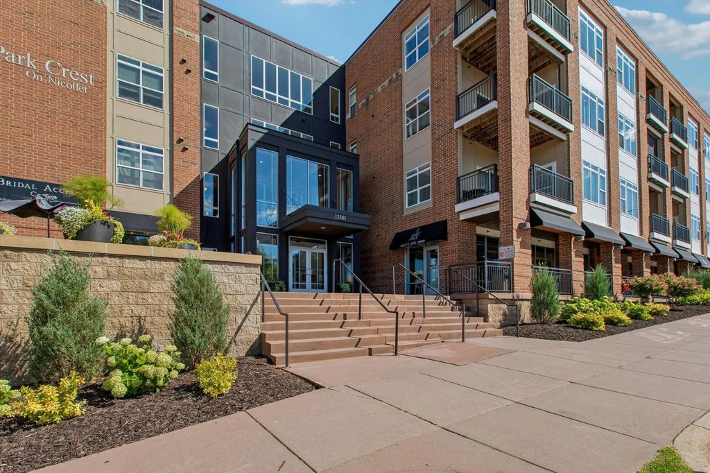 12501 Nicollet Avenue 425, Burnsville