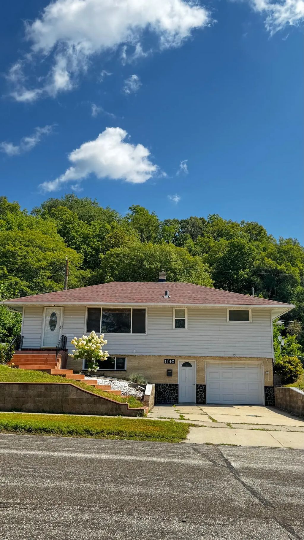 1742 3rd Avenue Ne, Rochester