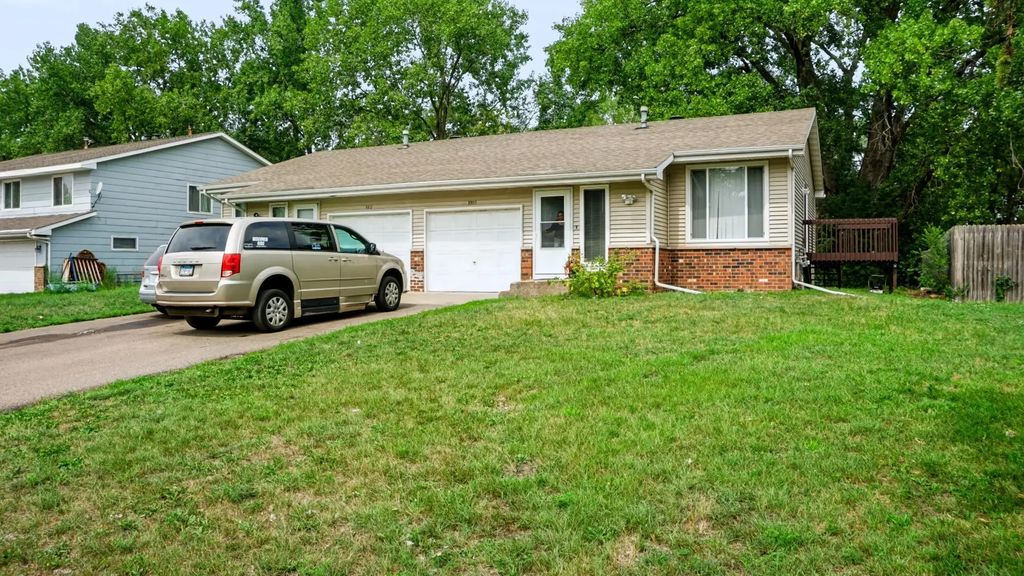 3308 84th Avenue N, Brooklyn Park