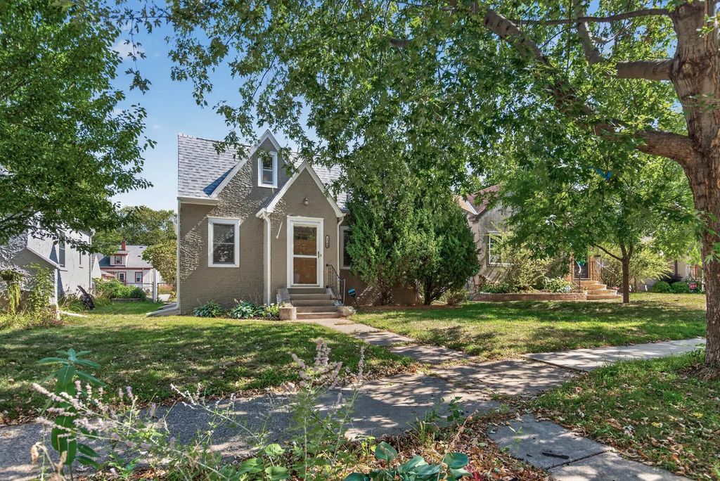 4242 Thomas Avenue N, Minneapolis