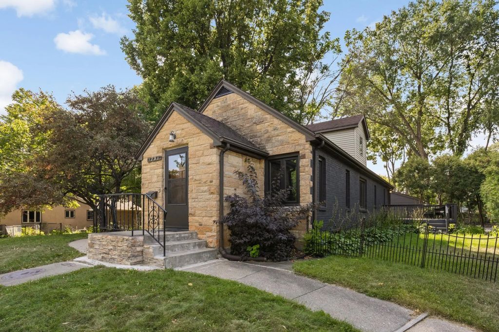 1251 Macarthur Avenue, West Saint Paul