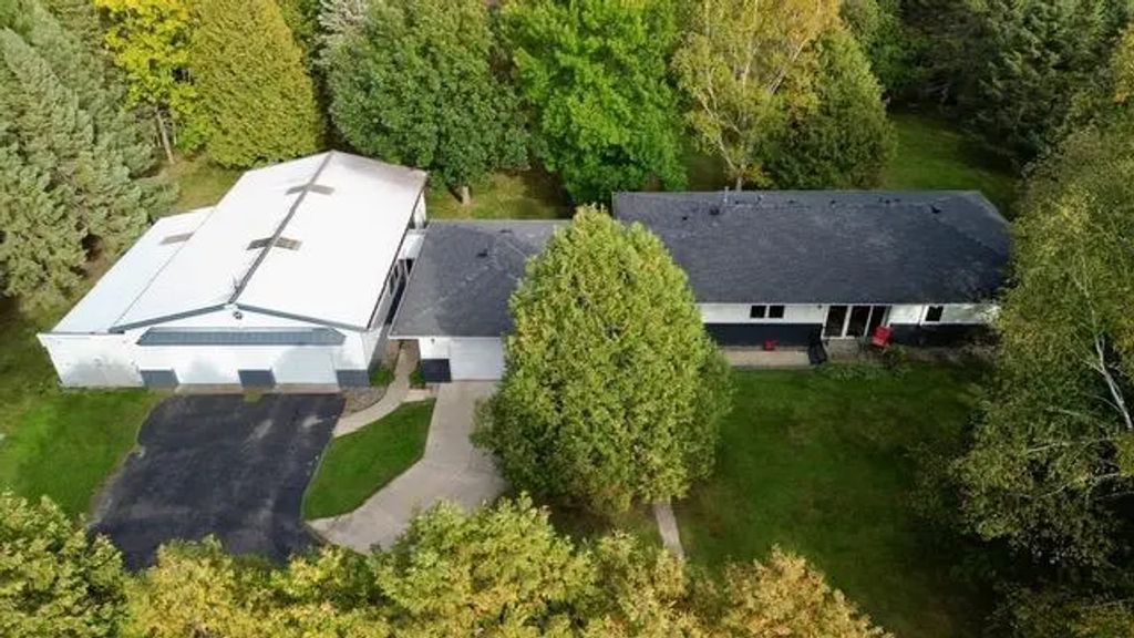 1329 Isleview Road, Grand Rapids