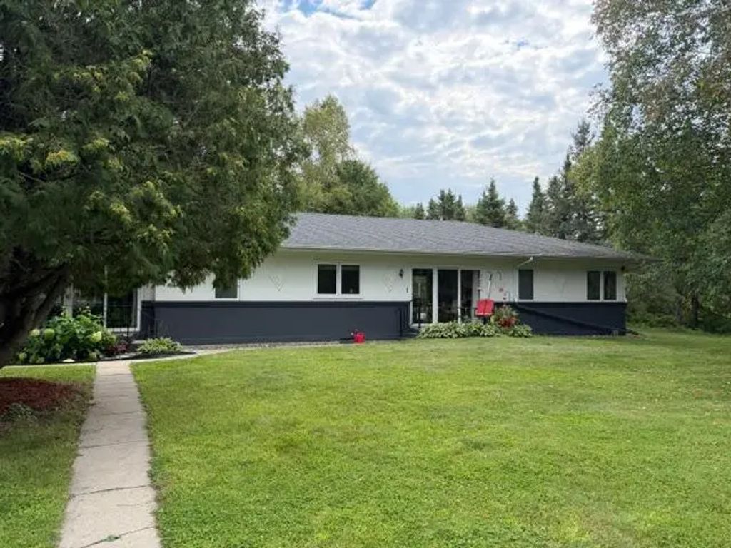1329 Isleview Road, Grand Rapids