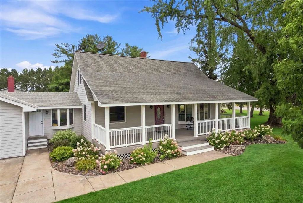 2094 220th Avenue, Mora