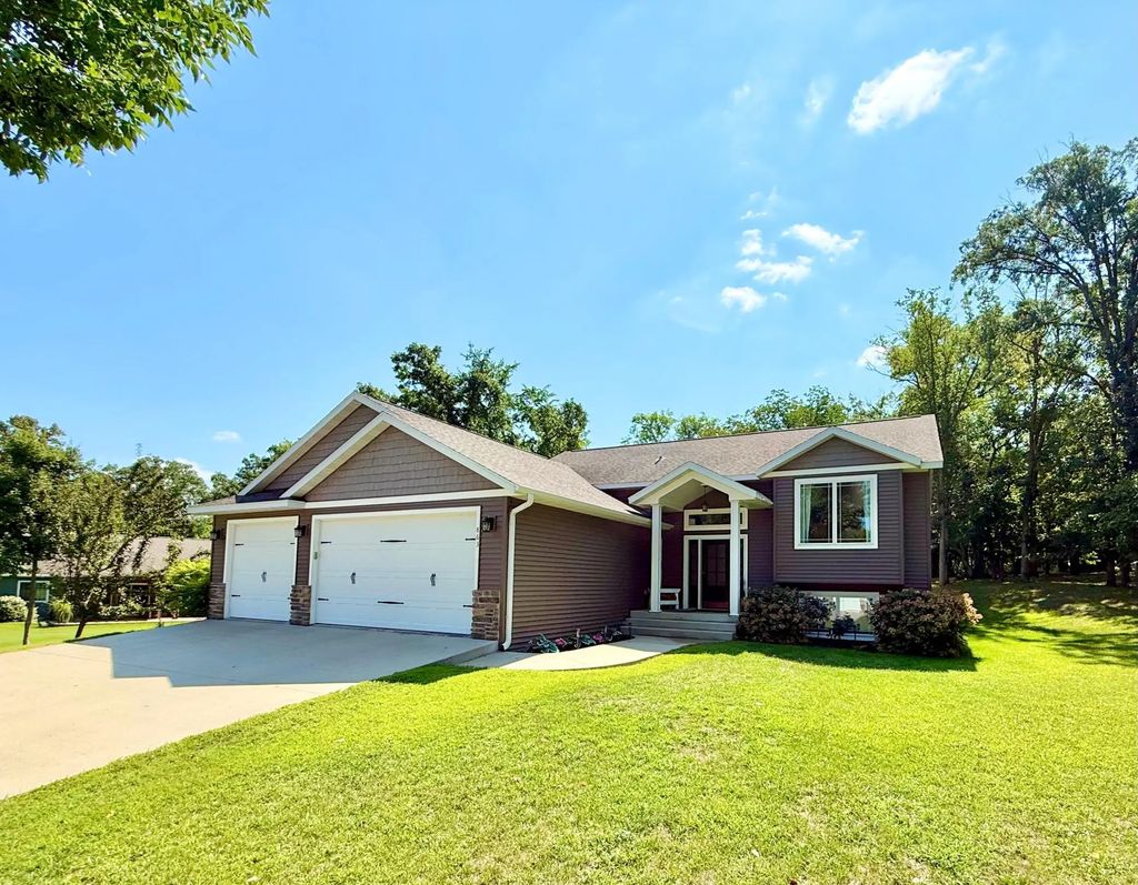 863 Whitetail Lane, Detroit Lakes