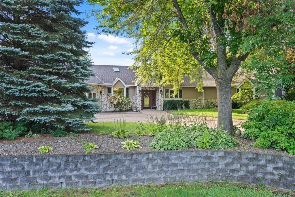 31813 Lakeway Drive Ne, Cambridge