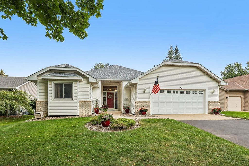 961 Coneflower Court, Eagan