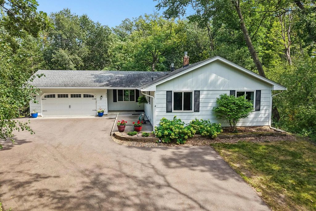 4580 Oak Pond Road, Eagan