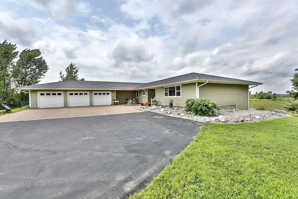 175 250th Street N, Hawley