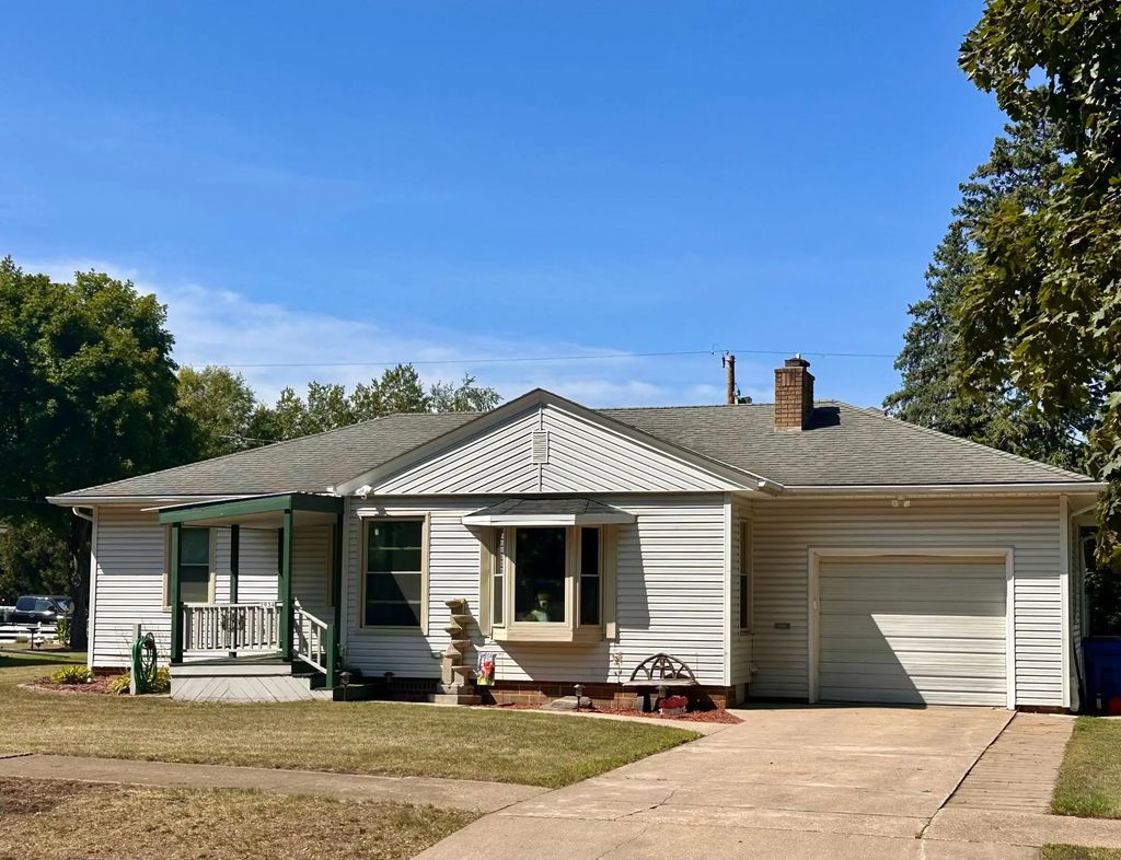 2934 Oak Avenue, Slayton