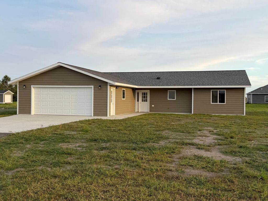 100 Oak Crest Blvd, Roseau