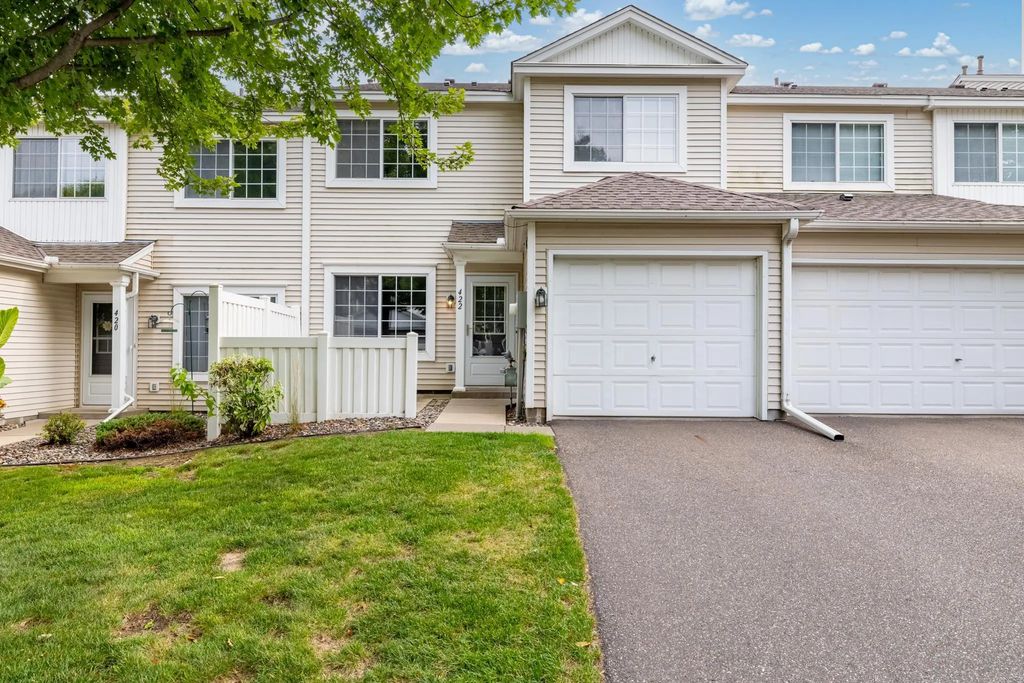 422 Leeward Trail, Woodbury