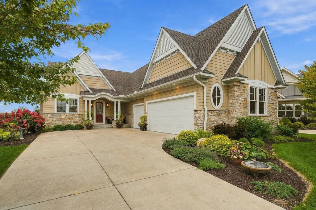 21 Phoebe Lane, North Oaks
