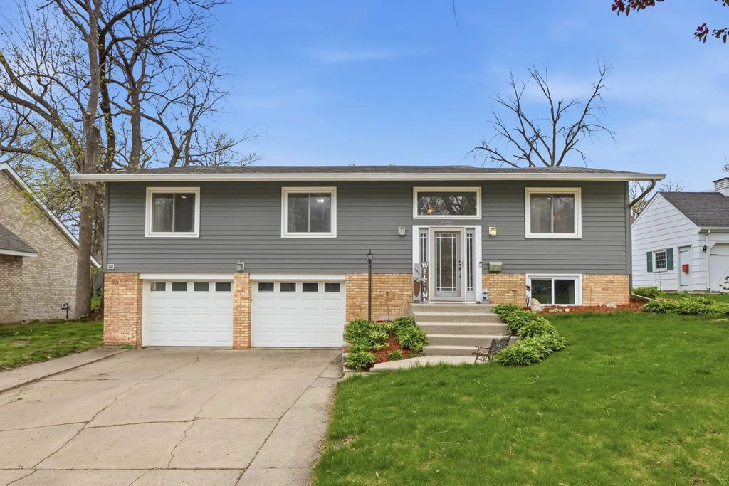 565 3rd Avenue Sw, Hutchinson