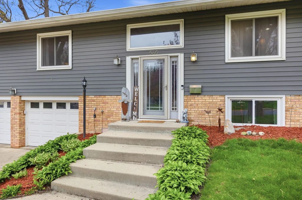 565 3rd Avenue Sw, Hutchinson