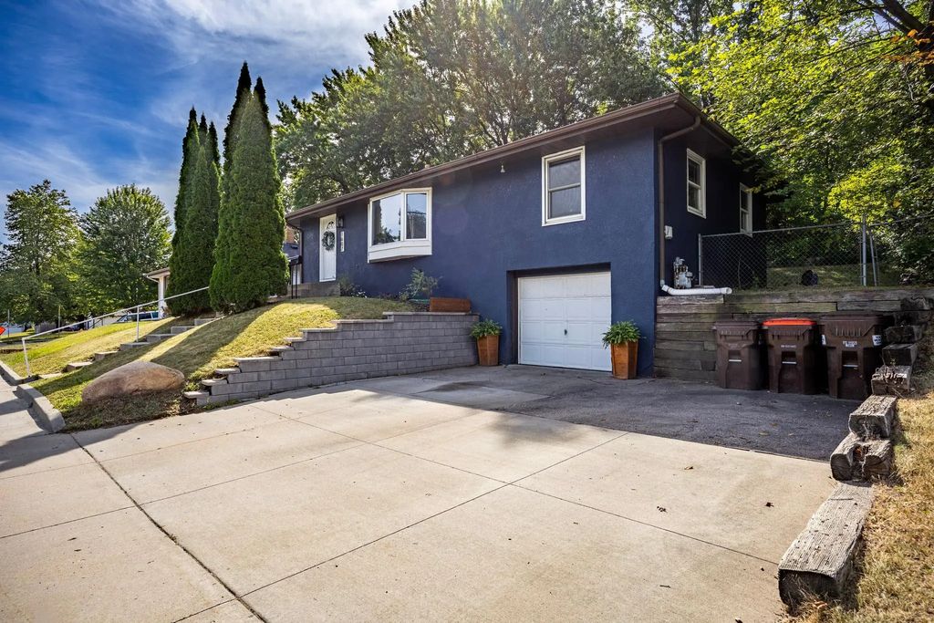 1607 Southview Boulevard, South Saint Paul