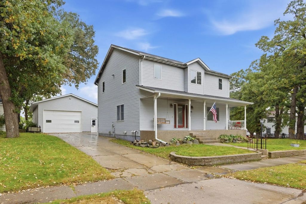 745 2nd Street N, Brownton