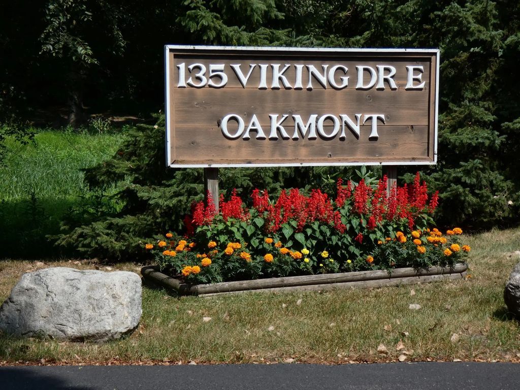 135 Viking Drive E 110, Little Canada