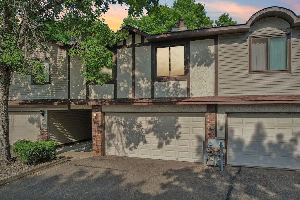 8840 N Maplebrook Court, Brooklyn Park