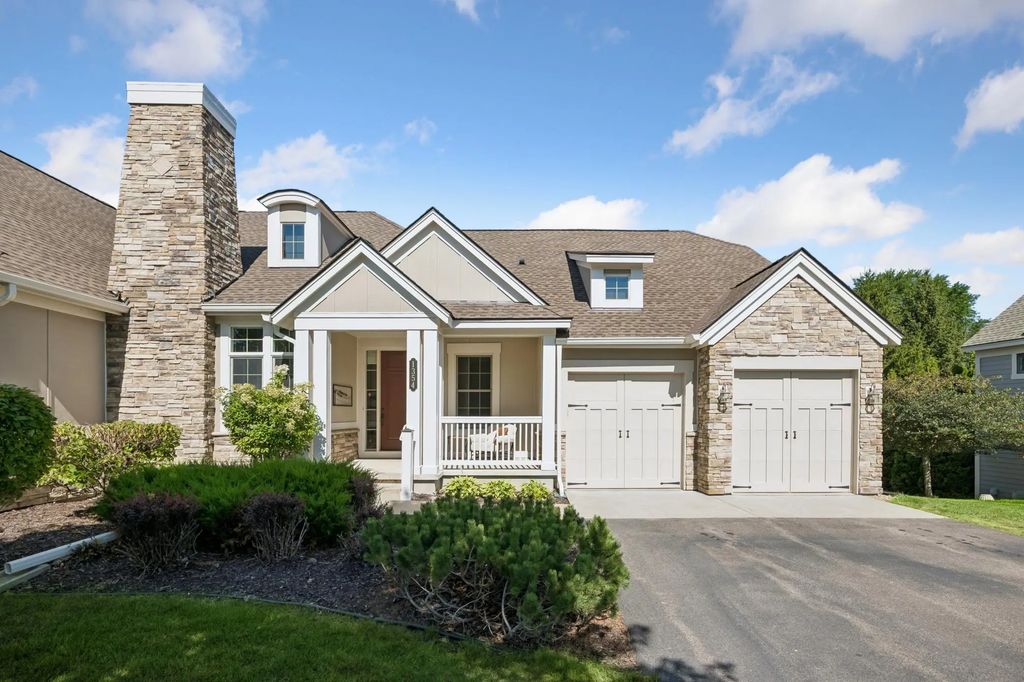 1354 Riverside Lane, Mendota Heights