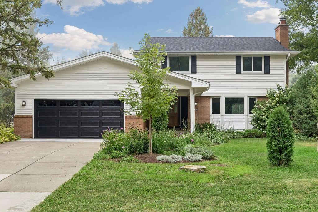 1460 Trollhagen Drive, Fridley