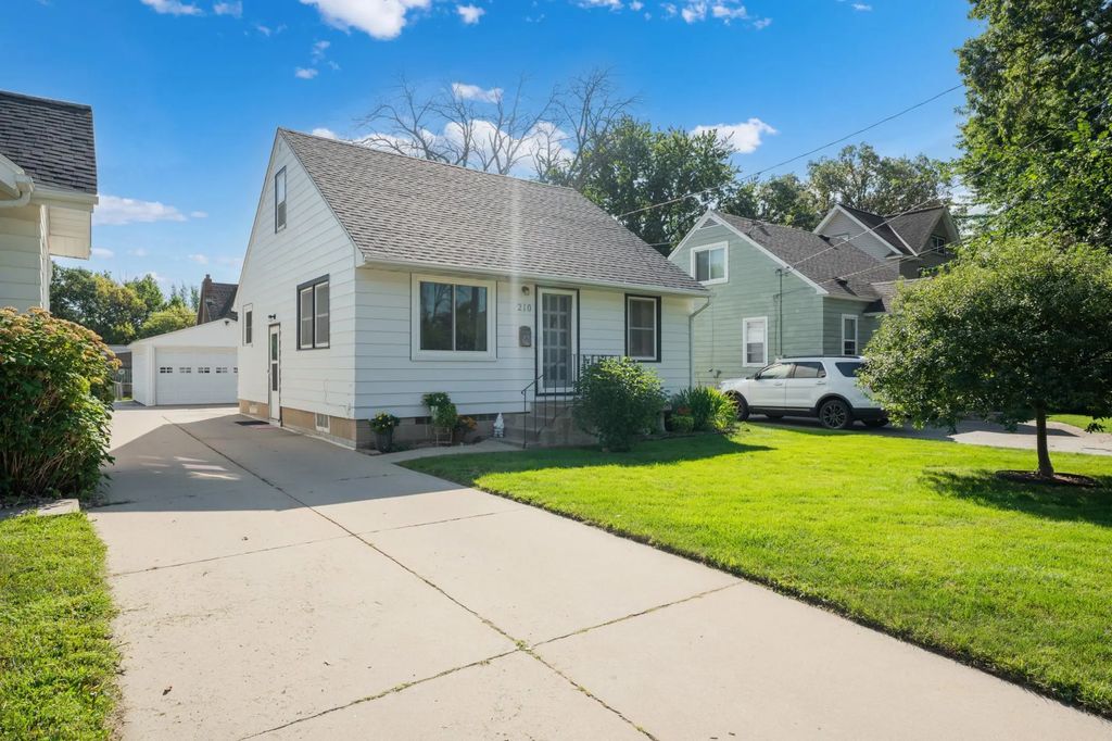 210 11th Avenue Ne, Rochester