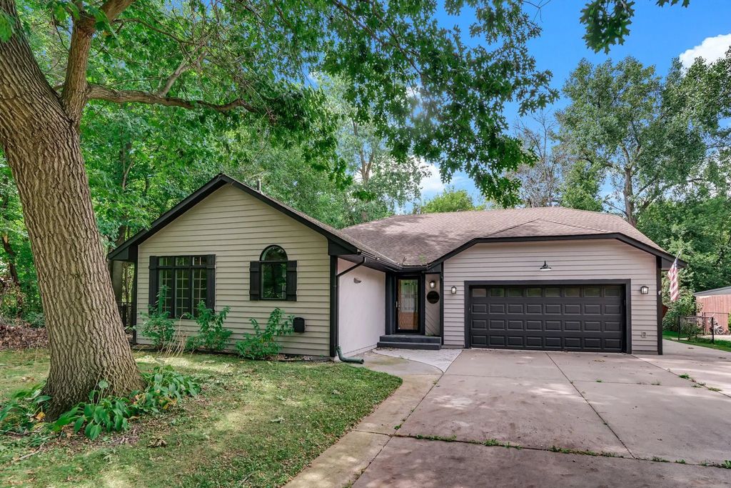 4785 Mayelin Avenue Ne, Saint Michael